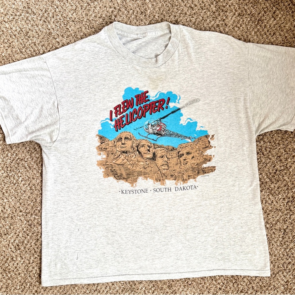 90s Gray Graphic T-Shirt with Mount Rushmore Design